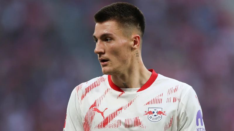 Benjamin Sesko lựa chọn khoác áo Quỷ Đỏ hơn Newcastle